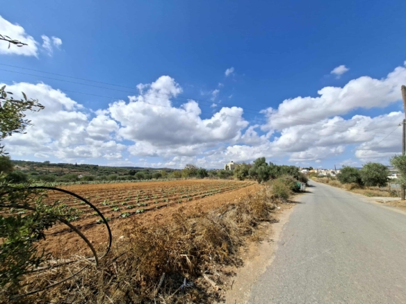 Heraklion, building plot 1,650sq.m. For sale landscape views.
