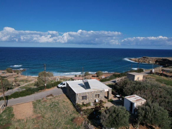 Detached house for sale very close to the sea in Selles